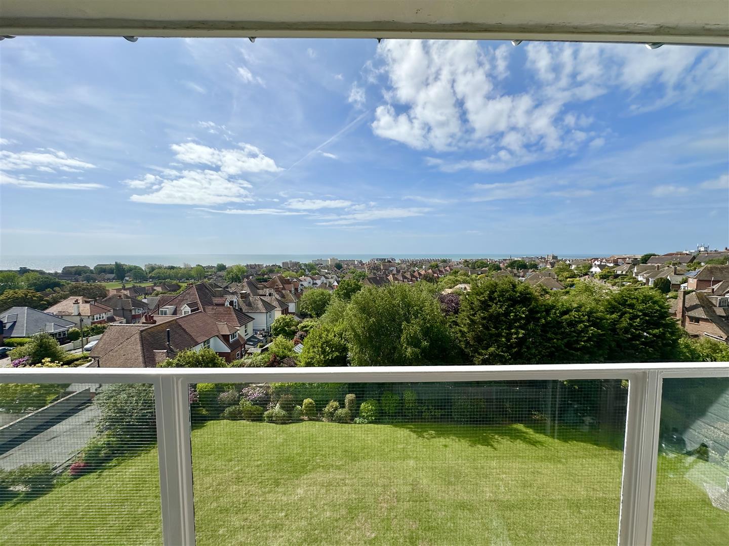 2 bed property in De La Warr Road, Bexhill-On-Sea